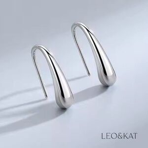 Silver Teardrop Waterdrop Threader Earrings. 925 Sterling silver. #1128